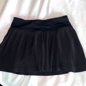black lululemon skirt